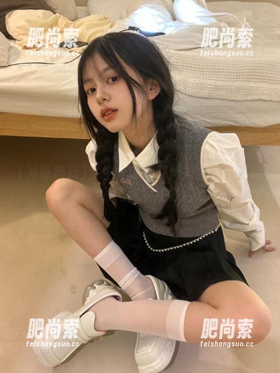 女生分享冲哥黑料全国一手网红黑料，揭秘网红背后故事